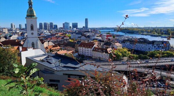 Φθηνή, ωραία και ήσυχη: Η υποτιμημένη χώρα που επιλέγει η Gen Z για διακοπές