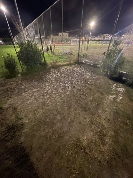 «Επικίνδυνες υποδομές στα γήπεδα της Ν. Πολιτείας» (φωτ.)