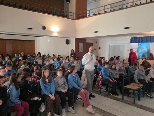 Μαθαίνουν να σερφάρουν δημιουργικά και με ασφάλεια οι μαθητές των Εκπαιδευτηρίων Μ.Ν. Ράπτου (φωτ.)