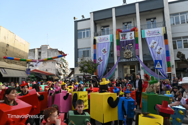 Πλημμύρισε με παιδικά χαμόγελα ο Τύρναβος – Κέφι και χορός στο 3ο Παιδικό Καρναβάλι (φωτ. & βίντεο)