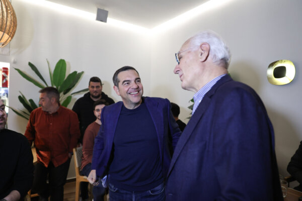 Η παρουσία Καλογιάννη στο πλευρό Τσίπρα και τι ισχύει για το ενδεχόμενο υποψηφιότητας