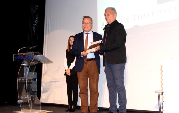 Η Λέρος βράβευσε τον Αργύρη Γιουρούκη (φωτ.)