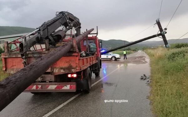 Έπεσαν κολώνες ρεύματος σε Πλατανούλια και Τύρναβο