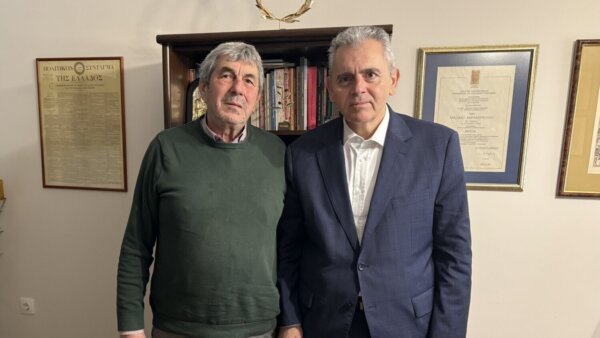 Μ. Χαρακόπουλος με εκπρόσωπο Συνδέσμου Βιοκαλλιεργητών Θεσσαλίας: Στήριξη βιολογικών καλλιεργειών και ήπιας αγροτικής ανάπτυξης