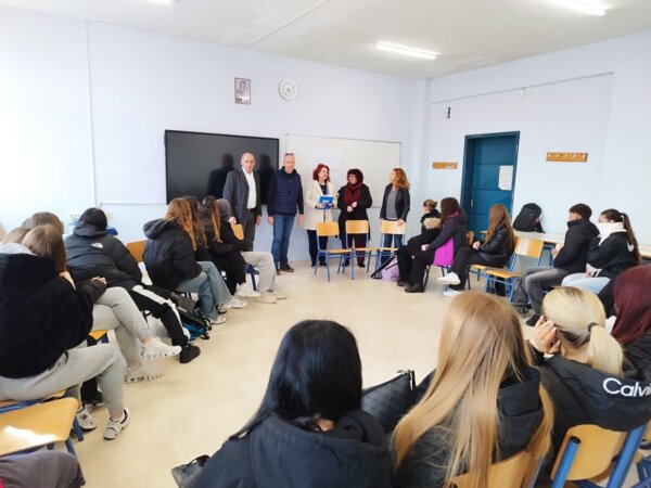 Δράση ενημέρωσης για τις εξαρτήσεις και την ασφαλή χρήση διαδικτύου και κινητού στο 7ο ΕΠΑΛ Λάρισας