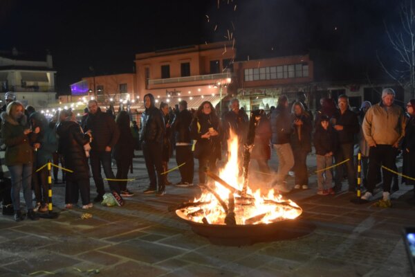 Λάρισα: Εντυπωσιακή κορύφωση στα «Αποκριάς Δρώμενα» (φωτ.)