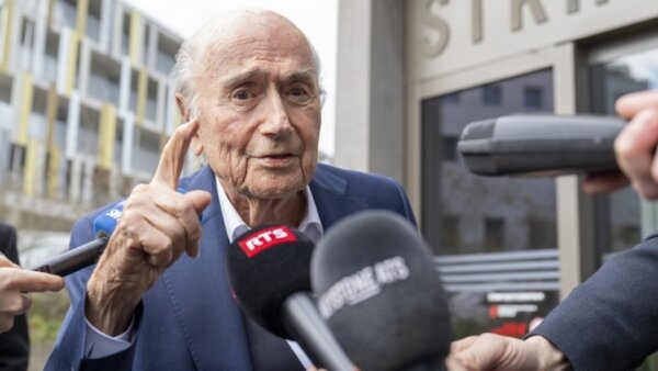 Μπλάτερ: « Η σχέση Τραμπ με Ινφαντίνο μετατρέπει το ποδόσφαιρο σε πολιτική»