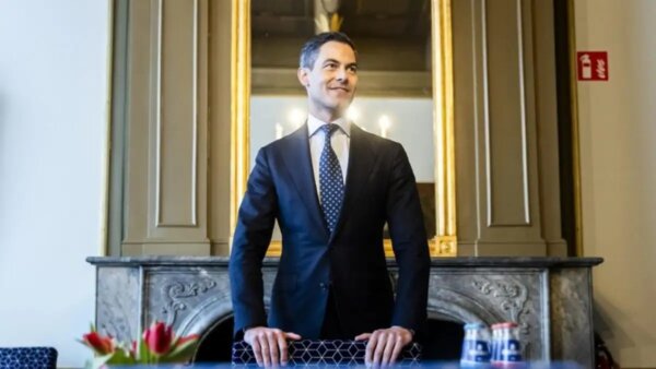 Ρομπ Γέτεν: Ορκίστηκε ο νεότερος και ανοιχτά ομοφυλόφιλος πρωθυπουργός της Ολλανδίας