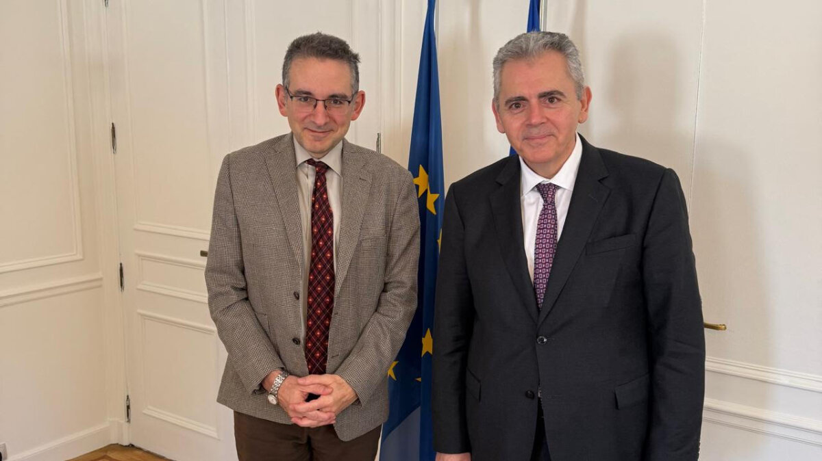 Ο Μάξιμος Χαρακόπουλος με τον Γενικό Γραμματέα στον Πρωθυπουργό Στέλιο Κουτνατζή