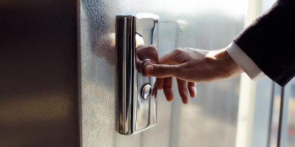 Η γήρανση «εκτοξεύει» τη ζήτηση για ανελκυστήρες, νέα αγορά δισ.