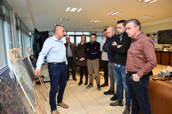 Συνάντηση Δημ. Κουρέτα με τη Διοίκηση του Γεωπονικού Συλλόγου ν. Λάρισας – Στο επίκεντρο τα ζητήματα του πρωτογενούς τομέα (φωτ.)