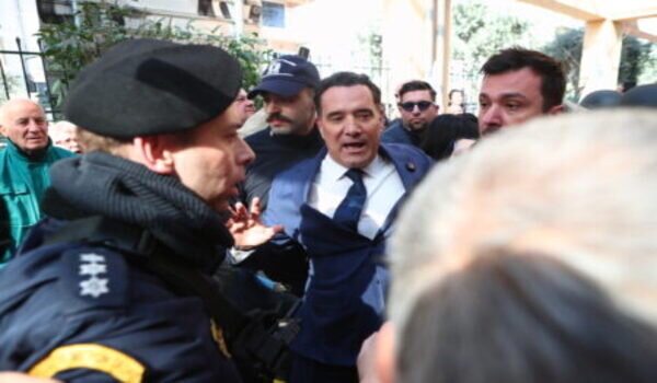 Ο Καραγκιόζης και ο Υπουργός… Γράφει ο Άκυς Μητσούλης