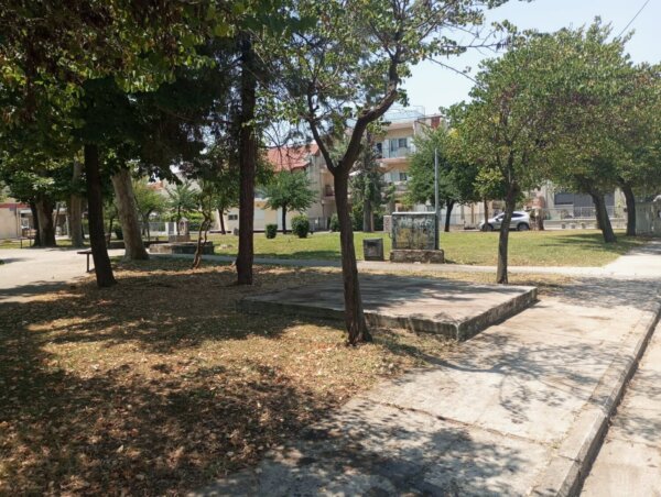 Πλατεία Μελίνας Μερκούρη στη Λάρισα – Μια απόφαση που ξεχάστηκε…