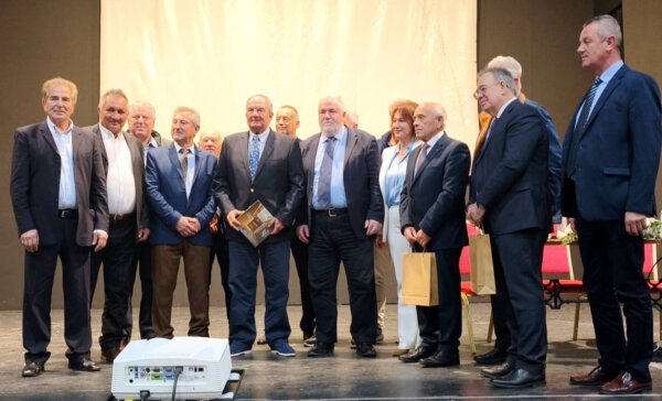 Λαρισαίοι με τον π. Πρωθυπουργό Κώστα Καραμανλή στην Ξάνθη (φωτ.)