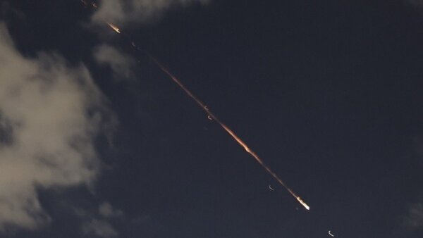 Ομοβροντία ιρανικών πυραύλων εναντίον του Ισραήλ – Νέα ισραηλινά πλήγματα στο Ιράν