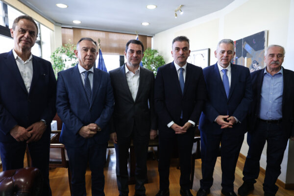 «Ακούμε και συζητάμε με τα στελέχη της Τοπικής Αυτοδιοίκησης» – Συνάντηση Σκρέκα-Μαμάκου – Προσυνέδριο της ΝΔ στη Λάρισα παρουσία Μητσοτάκη (φωτ. & βίντεο)