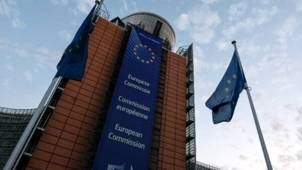 Η Ευρωπαϊκή Επιτροπή ανησυχεί για τις υψηλές τιμές ενέργειας αλλά είναι καθησυχαστική σχετικά με την ασφάλεια ενεργειακού εφοδιασμού της ΕΕ