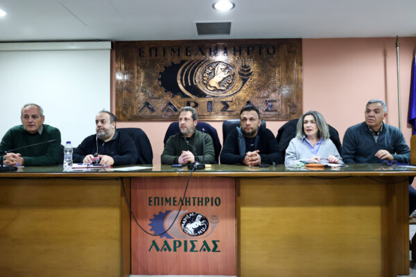 Τρία χρόνια μετά τα Τέμπη: «Δεν θα σταματήσουμε μέχρι να βρούμε την αλήθεια» (φωτ. & βίντεο)