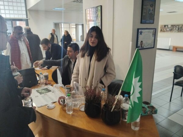 Πάνω από 150.000 ψήφισαν για συνέδρους – Βαθιά ανάσα στο ΠΑΣΟΚ