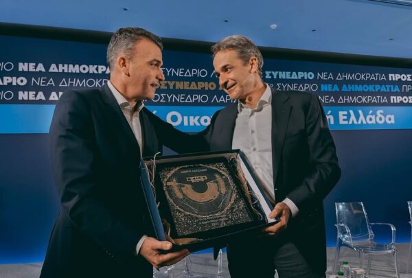 Το δώρο Μαμάκου στον Μητσοτάκη (φωτ.)