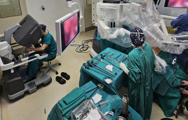 Επιτυχημένες ρομποτικές ουρολογικές επεμβάσεις με το σύστημα Da Vinci στο ΙΑΣΩ Θεσσαλίας (φωτ.)