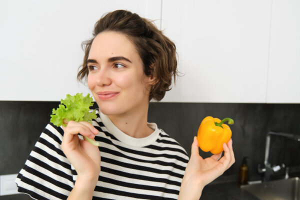 Διατροφή και πνευματική διαύγεια: Πώς όσα τρώμε επηρεάζουν τη συγκέντρωση και τη μνήμη