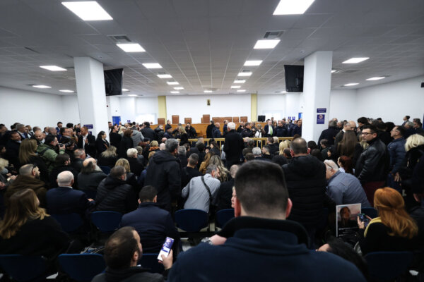 Ξεσπά ο σύλλογος συγγενών θυμάτων – Μας απέκλεισαν συνειδητά, έδωσαν 1,2 εκατ. για 250 καρέκλες «στοιβαγμένες»