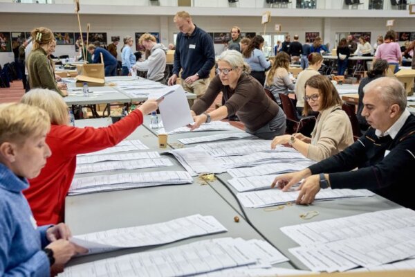 Δανία: Σε ένα κατακερματισμένο πολιτικό πεδίο, η χώρα αναζητεί τη νέα της κυβέρνηση μετά τις βουλευτικές εκλογές