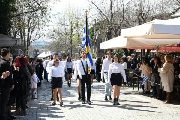 Με λαμπρότητα, περηφάνια και συγκίνηση ο εορτασμός στην Αγιά της Εθνικής μας Παλιγγενεσίας