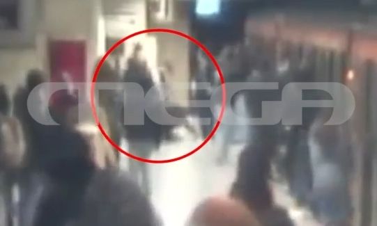 Συμμορία επιτέθηκε σε 20χρονο γαι να του κλέψουν την αλυσίδα