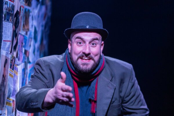 «Όταν Πεθάνω Θάψτε με στο FACEBOOK»: Τελευταίες παραστάσεις από σήμερα