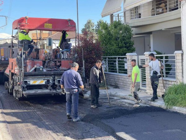 Σε πλήρη εξέλιξη το εκτεταμένο πρόγραμμα ασφαλτοστρώσεων του Δήμου Τυρνάβου