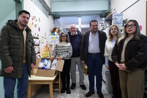 Προσφορά φαρμακευτικού υλικού στο 29ο Νηπιαγωγείο Λάρισας από τη larissanet (φωτ.)