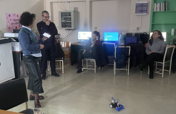 Επιμορφωτικό σεμινάριο ρομποτικής και STEM στο 27ο Δημοτικό Σχολείο Λάρισας (φωτ.)