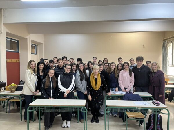 Η δύναμη της λογοτεχνίας και του θεάτρου: Μια βιωματική εμπειρία φιλαναγνωσίας στο 4ο ΓΕΛ Λάρισας (φωτ.)