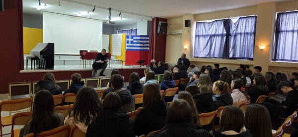 Ο Δήμαρχος Τυρνάβου στο Γυμνάσιο Αμπελώνα