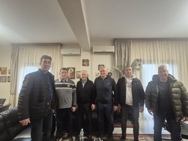 Συνάντηση του Δημάρχου Τεμπών Γ. Μανώλη με εκπροσώπους αγροτικών συλλόγων για τις εκκρεμότητες αποζημιώσεων φερτών υλικών από την κακοκαιρία “Daniel”