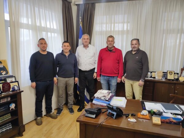 Συνάντηση Δημάρχου Ελασσόνας με τη Διοίκηση του ΠΟΕ – Διοργάνωση ποδοσφαιρικού τουρνουά μετά το Πάσχα