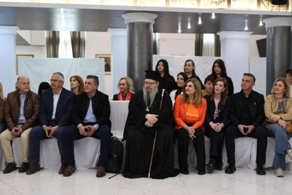 «Αγκαλιά αγάπης» από το «Κανείς Μόνος» σε αυτούς που έχουν ανάγκη – Ιερώνυμος: Όσα κάνει – και αυτά που ετοιμάζει – η Μητρόπολη για τα συσσίτια (φωτ. & βίντεο)