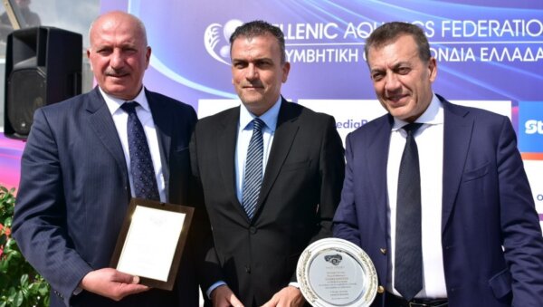 Οι τιμητικές βραβεύσεις και οι απονομές στον τελικό Κυπέλλου πόλο γυναικών που φιλοξενήθηκε στη Λάρισα