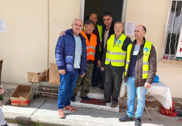 Εορταστική διανομή προϊόντων από τον Σύλλογο Τριτέκνων Λάρισας