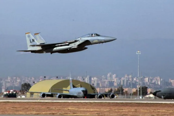 Διασώθηκε ο Αμερικανός πιλότος του F-15 στο Ιράν – “Σφοδρή ανταλλαγή πυροβολισμών”