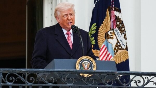 Η διορία που έδωσε ο πρόεδρος Τραμπ στο Ιράν εκπνέει το βράδυ της Τρίτης