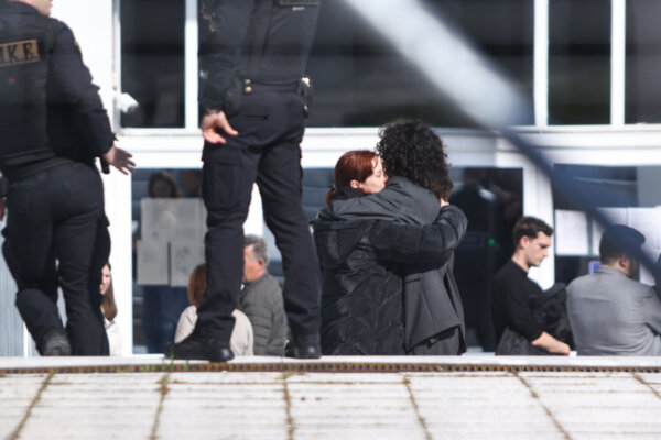 Δίκη για τα Τέμπη: Δείτε εικόνες έξω από το Συνεδριακό Κέντρο