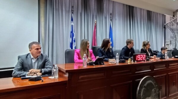 Η Νεολαία αποκτά το δικό της… «στέκι» – Τη δημιουργία Γραφείου ΔΣΝ ανακοίνωσε ο Θ. Μαμάκος (φωτ.)