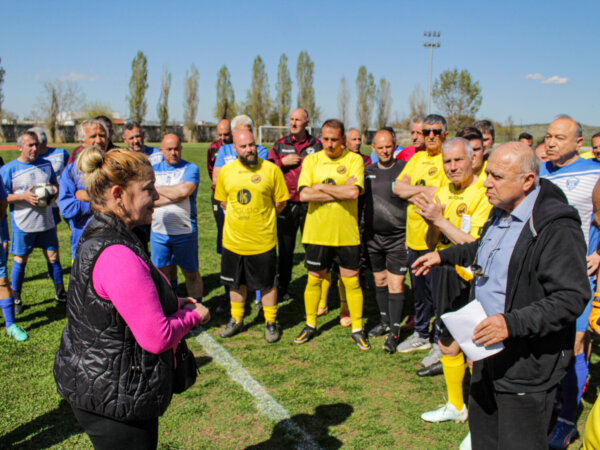 «Μια γροθιά για την Παρασκευούλα» – Συγκίνησαν οι Παλαίμαχοι Αχιλλέα Φαρσάλων και Σοφάδων (φωτ.)