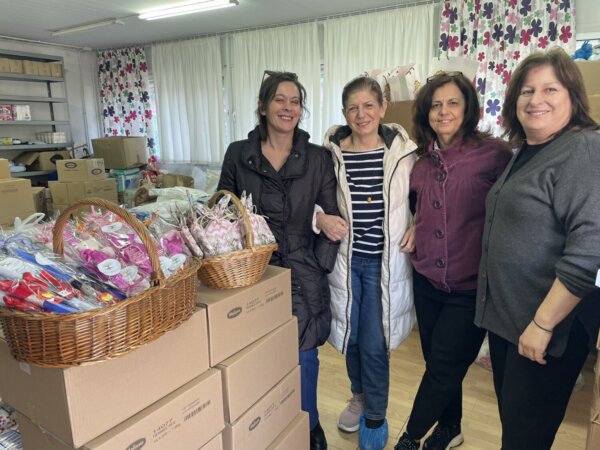 Διανομή τροφίμων από το Κοινωνικό Παντοπωλείο Δήμου Τεμπών για το Πάσχα (φωτ.)