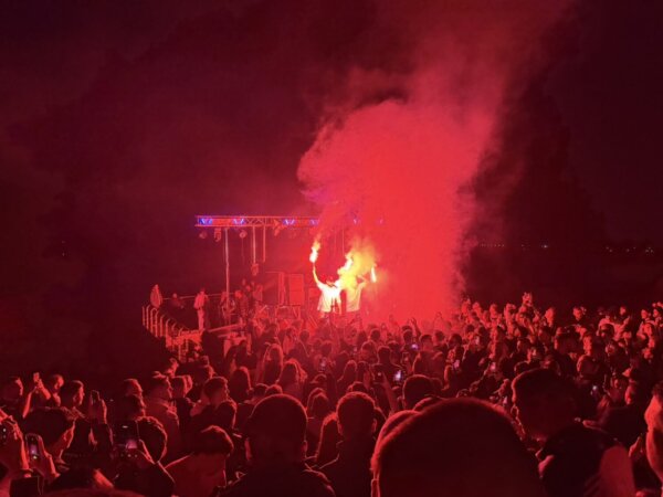 Μεγάλο πάρτι νεολαίας στη Μπάρα Συκουρίου (φωτ.)