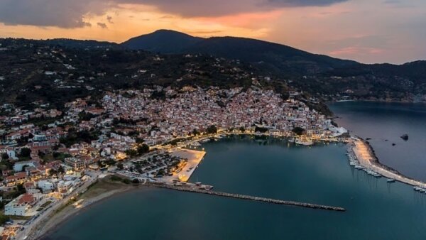 Η Σκόπελος και η Άνδρος ανάμεσα στους 13 μη συμβατικούς προορισμούς του κόσμου για το 2026