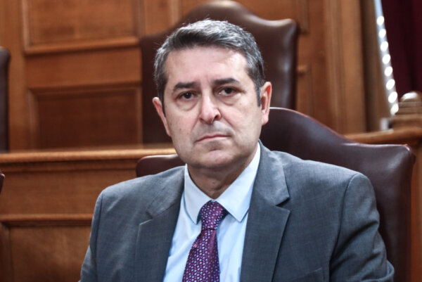 Γιώργος Μυλωνάκης: Για αρκετά ακόμη 24ωρα διασωληνωμένος, υπό καταστολή, στη ΜΕΘ μετά τη ρήξη ανευρύσματος εγκεφάλου